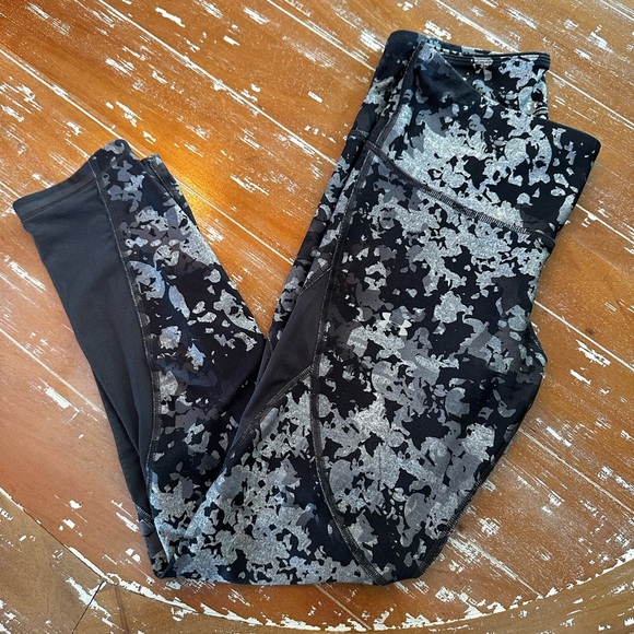 Under Armour Black and Gray Compression Leggings - Picture 1 of 5